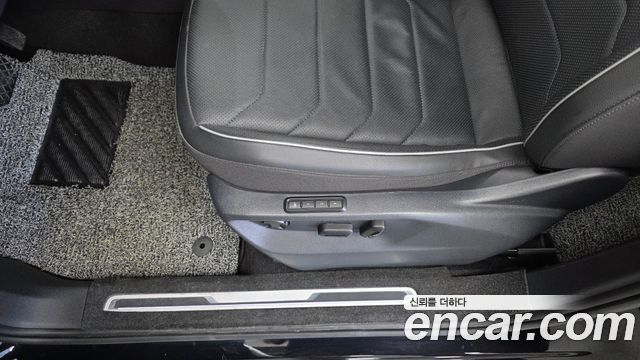 Volkswagen Tiguan 2023 — photo 31