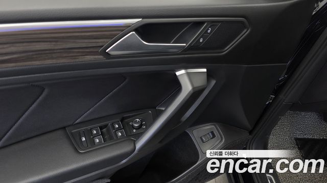 Volkswagen Tiguan 2023 — photo 32