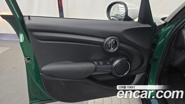 Mini Cooper 2021 — photo 14