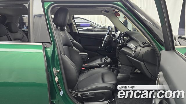 Mini Cooper 2021 — photo 16