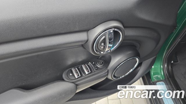 Mini Cooper 2021 — photo 27