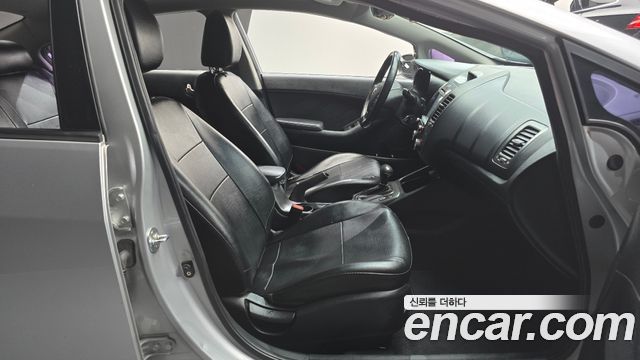 Kia K3 2013 — photo 11