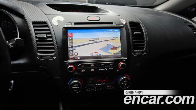 Kia K3 2013 — photo 14
