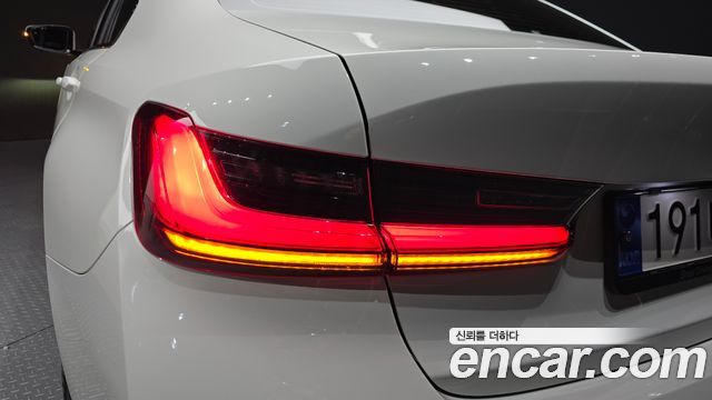 BMW 3-Series 2023 — photo 9
