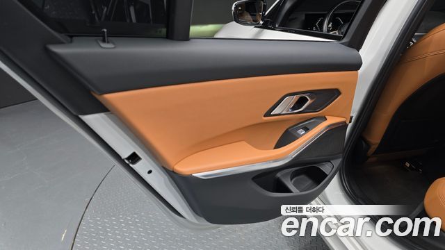 BMW 3-Series 2023 — photo 15