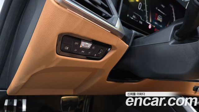 BMW 3-Series 2023 — photo 29