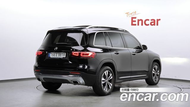 Mercedes-Benz GLB-Class 2023 — photo 2