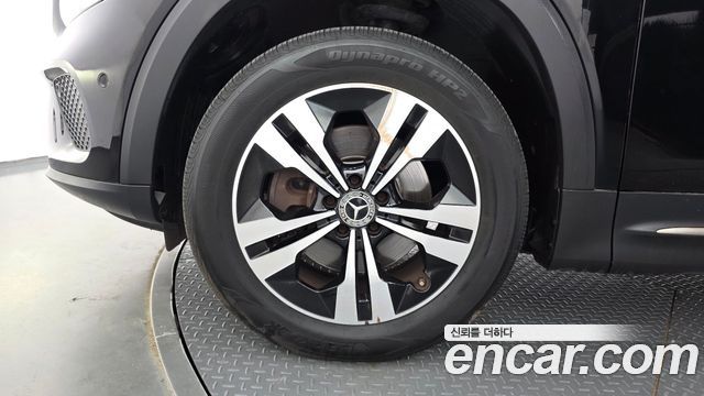 Mercedes-Benz GLB-Class 2023 — photo 5