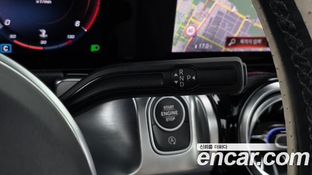Mercedes-Benz GLB-Class 2023 — photo 9