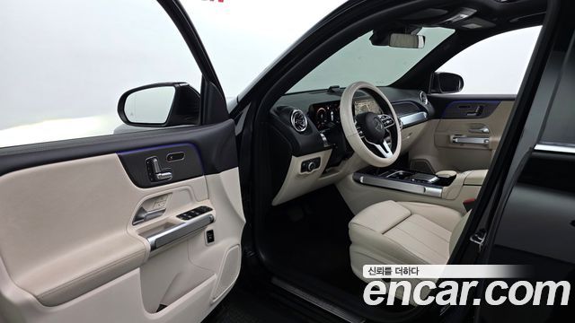 Mercedes-Benz GLB-Class 2023 — photo 10