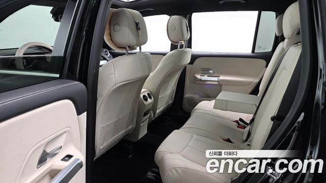 Mercedes-Benz GLB-Class 2023 — photo 11