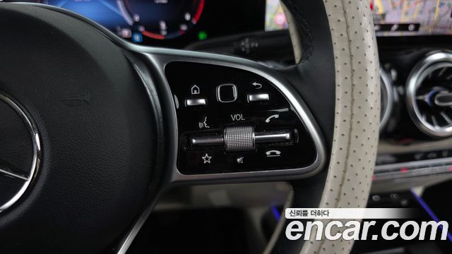 Mercedes-Benz GLB-Class 2023 — photo 17