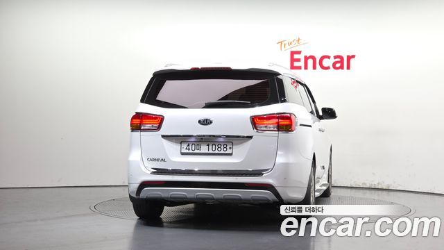 Kia Canival 2018 — photo 4