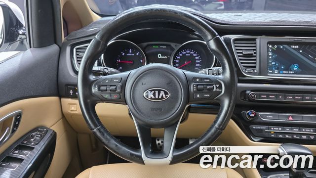 Kia Canival 2018 — photo 12