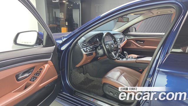 BMW 5-Series 2016 — photo 10