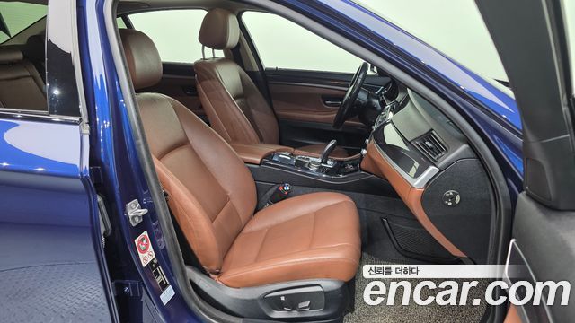 BMW 5-Series 2016 — photo 11