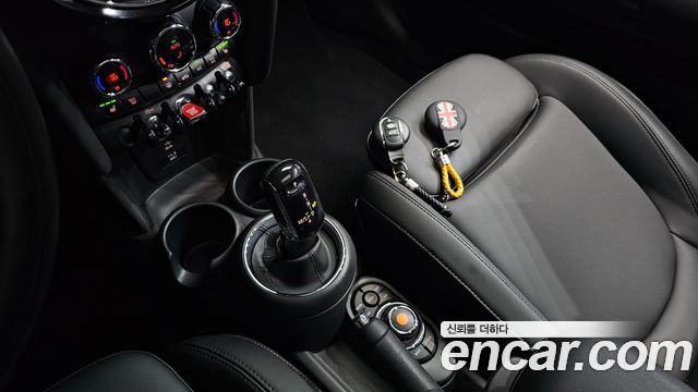 Mini Cooper 2021 — photo 12