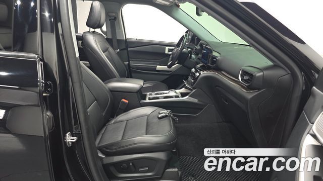 Ford Explorer 2021 — photo 17