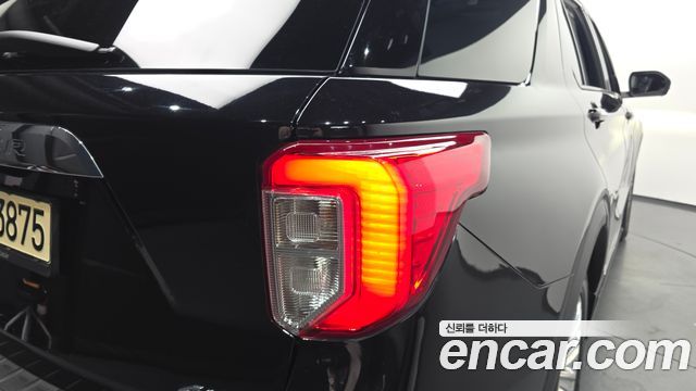 Ford Explorer 2021 — photo 9