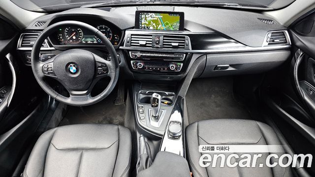 BMW 3-Series 2018 — photo 10