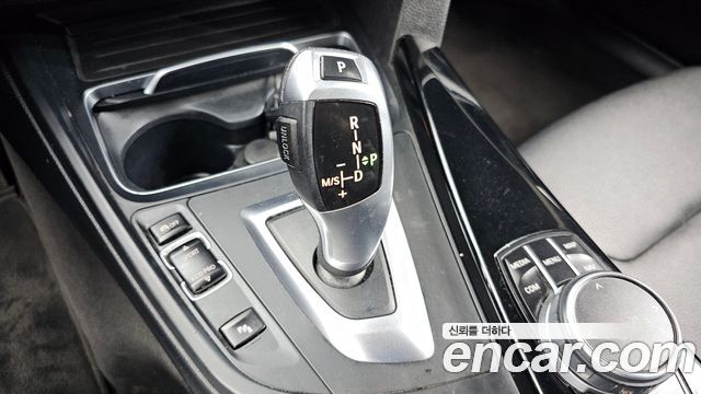 BMW 3-Series 2018 — photo 12