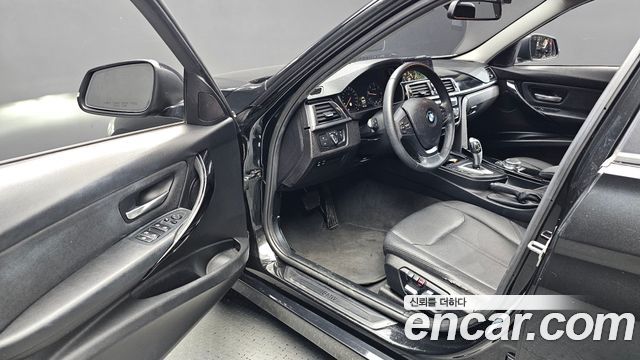 BMW 3-Series 2018 — photo 13