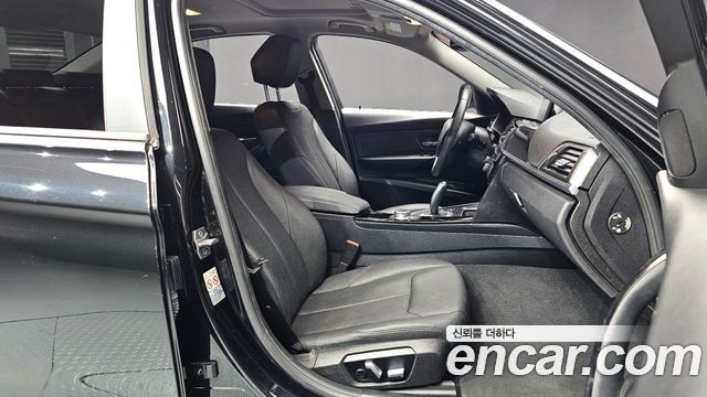 BMW 3-Series 2018 — photo 17