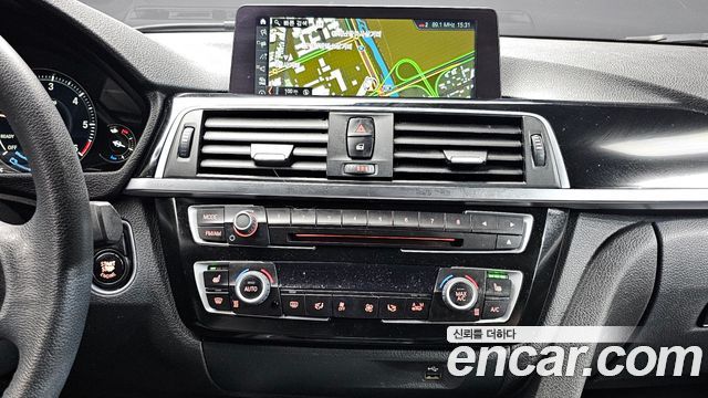 BMW 3-Series 2018 — photo 20