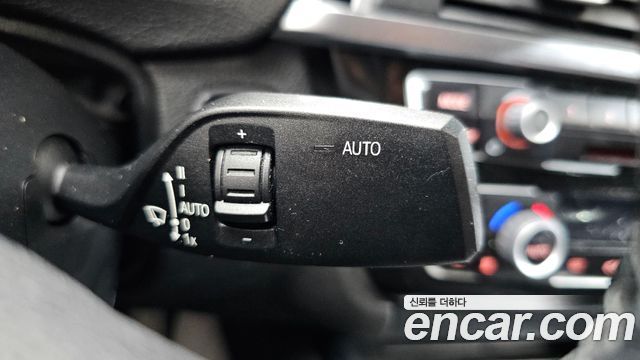 BMW 3-Series 2018 — photo 25
