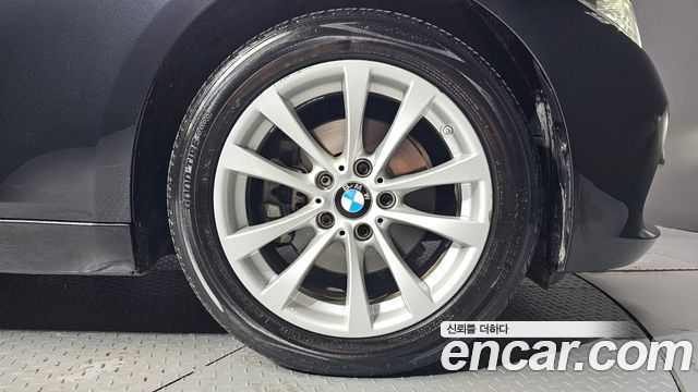BMW 3-Series 2018 — photo 7