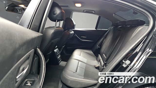BMW 3-Series 2018 — photo 16