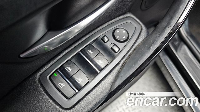 BMW 3-Series 2018 — photo 27