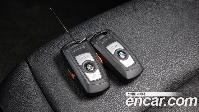 BMW 3-Series 2018 — photo 32
