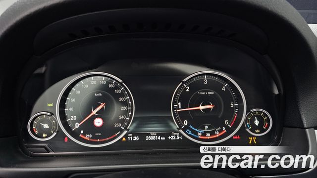 BMW 5-Series 2016 — photo 11