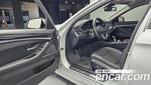 BMW 5-Series 2016 — photo 13