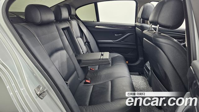 BMW 5-Series 2016 — photo 18