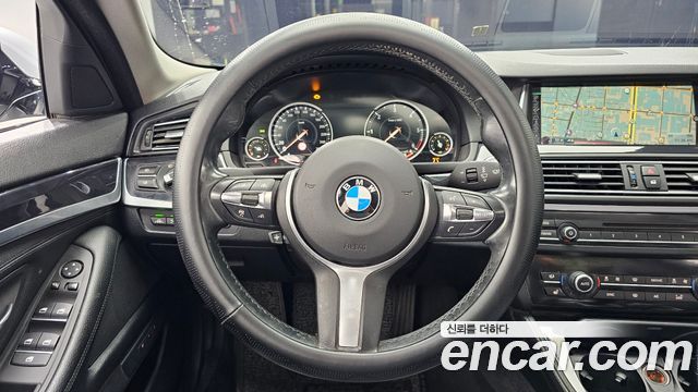BMW 5-Series 2016 — photo 19