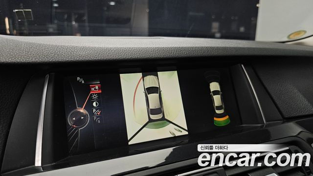BMW 5-Series 2016 — photo 21