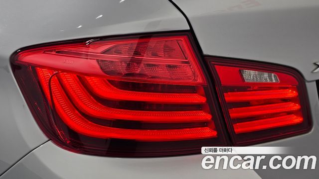 BMW 5-Series 2016 — photo 9