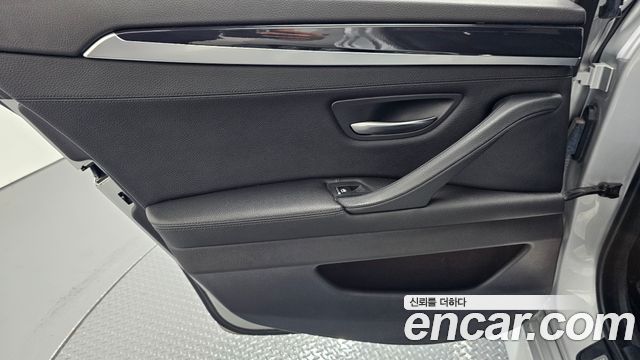BMW 5-Series 2016 — photo 15