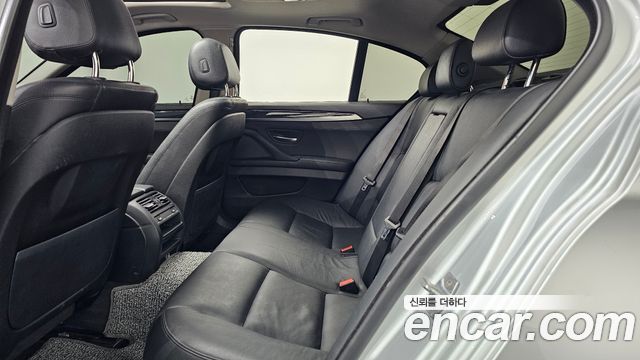 BMW 5-Series 2016 — photo 16