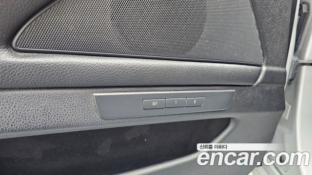 BMW 5-Series 2016 — photo 30