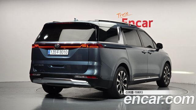 Kia Canival 2021 — photo 2