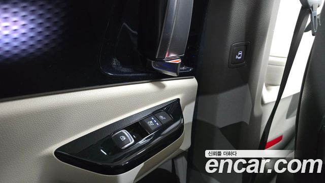 Kia Canival 2021 — photo 16