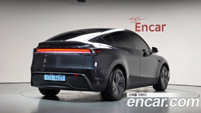 Tesla Model Y 2026 — photo 2