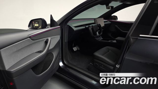 Tesla Model Y 2026 — photo 13