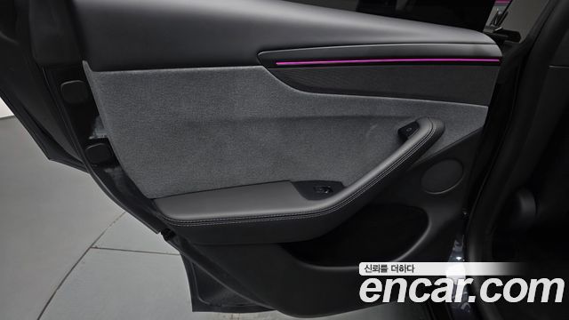 Tesla Model Y 2026 — photo 15