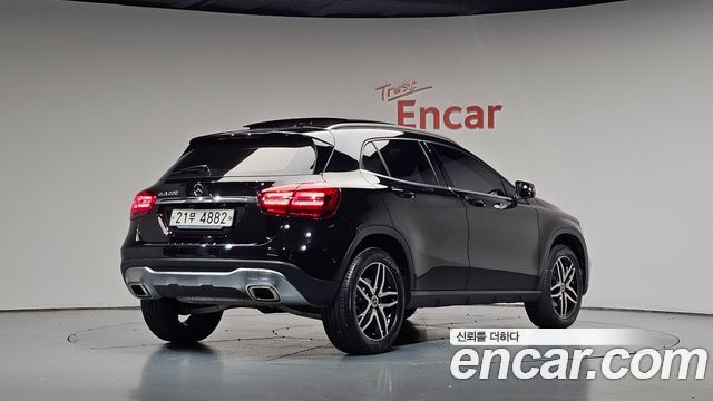 Mercedes-Benz GLA-Class 2018 — photo 2
