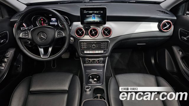 Mercedes-Benz GLA-Class 2018 — photo 10