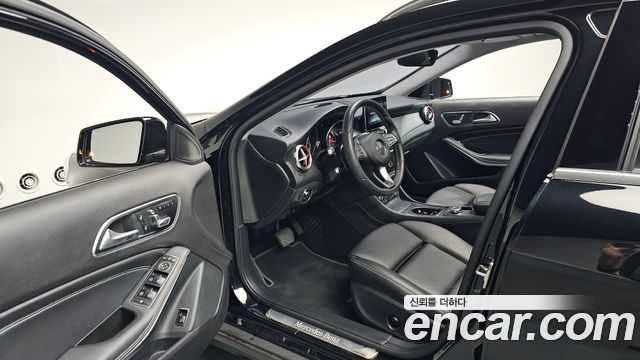 Mercedes-Benz GLA-Class 2018 — photo 13